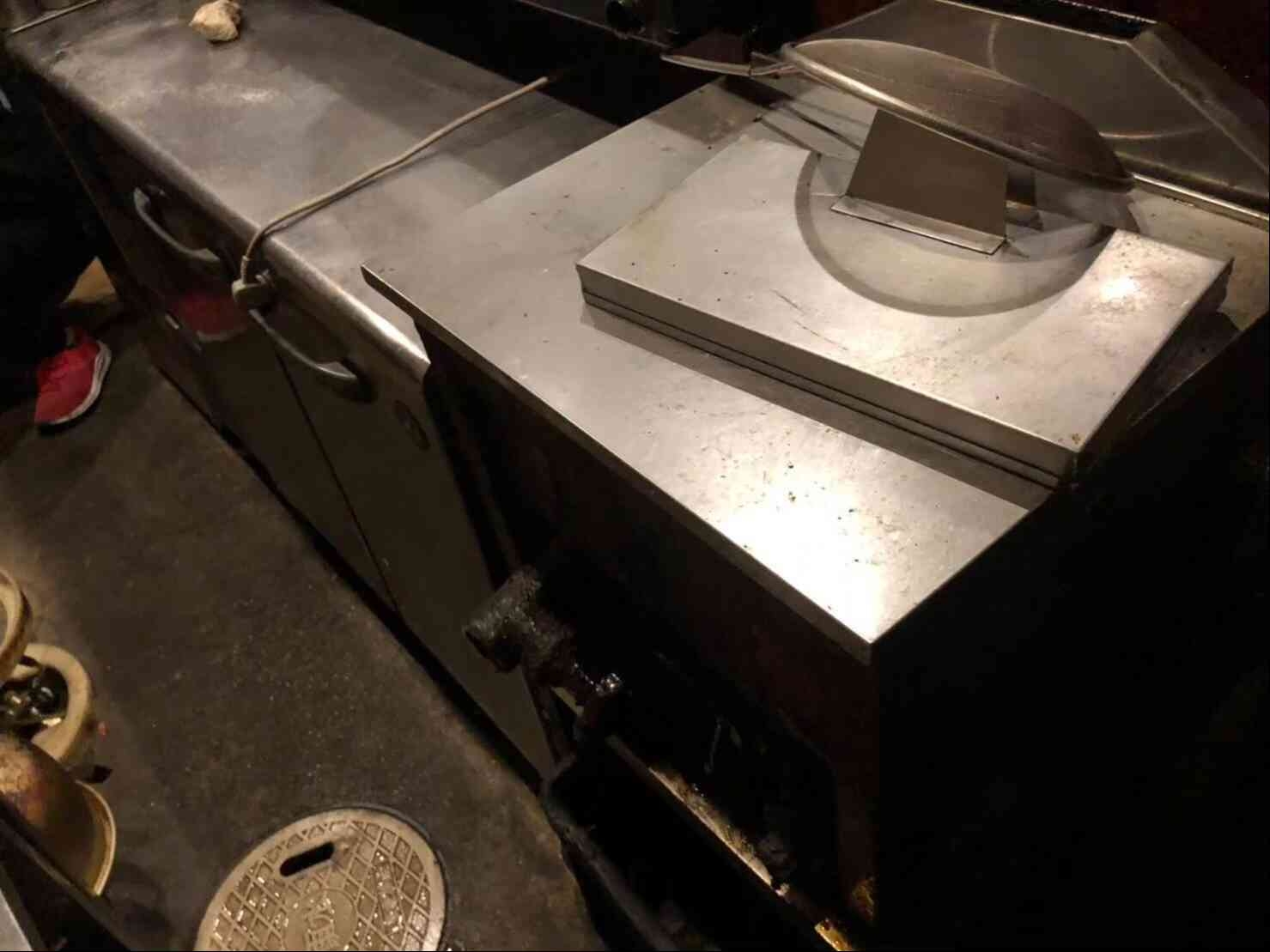 飲食店で使用された厨房機器